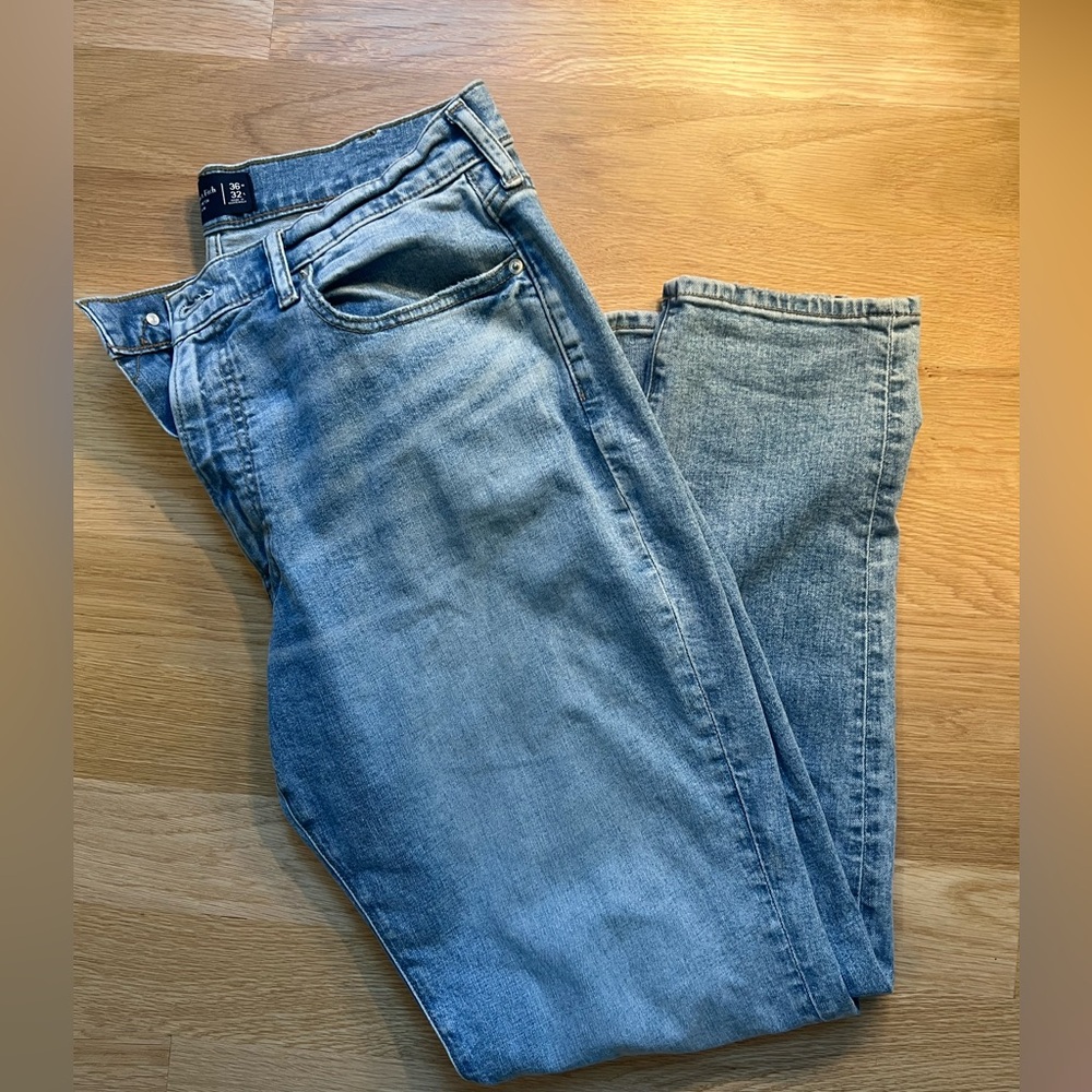 Abercrombie Mens Athletic Slim Jean - light wash 36x32